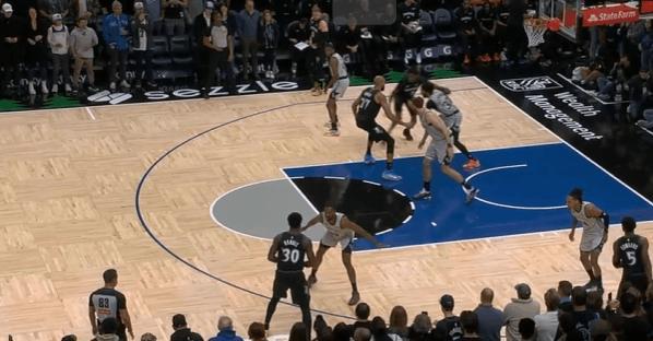 森林狼观察：兰德尔的传控进步，对阵马刺送出12记助攻由于康利的老化，森林狼在本赛