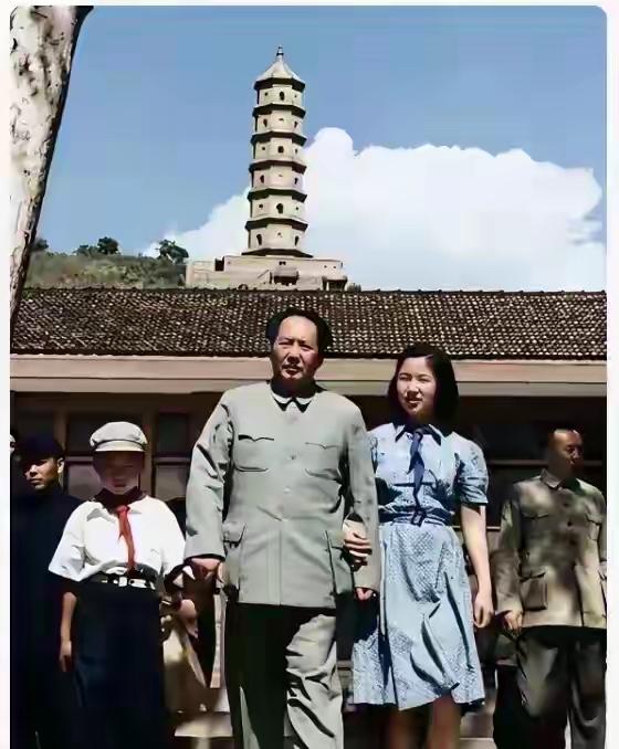 毛主席和女儿李敏的一张合影，难得一见，无比珍贵。建议大家收藏点赞。