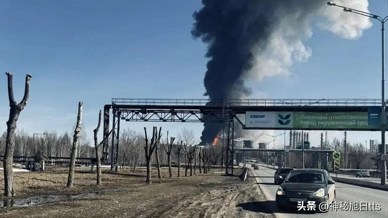 俄罗斯鞑靼斯坦共和国最大的石化厂之一发生爆炸

俄罗斯最大的石化联合企业之一——