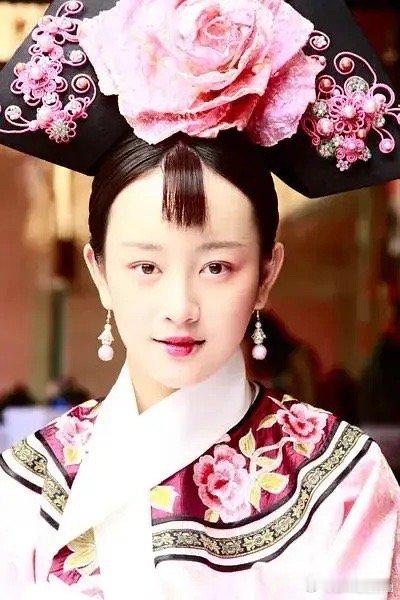 《如懿传》导演拍的最好的一部清宫剧《苍穹之昂》请来日本演员田中裕子演慈溪。张檬还