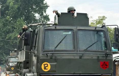 印度塔塔卡车改造的装甲车