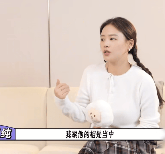 马思纯回应和白客黄明昊的ABO家庭 “大扑棱蛾子”飞得多自在，全看底下接的人多踏