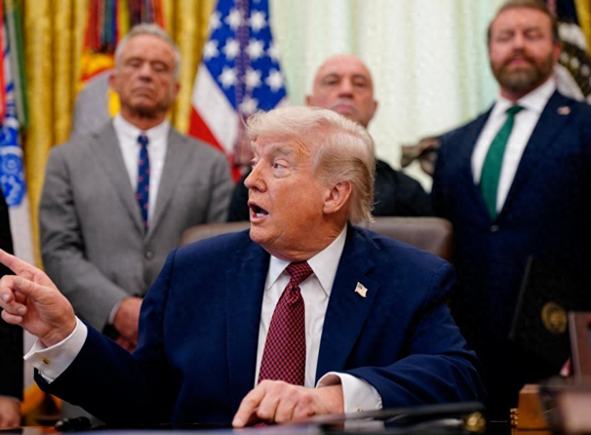 震惊！39万亿美债还不起，特朗普要对第一大债主下手了！这么大的窟窿填不上，他急了