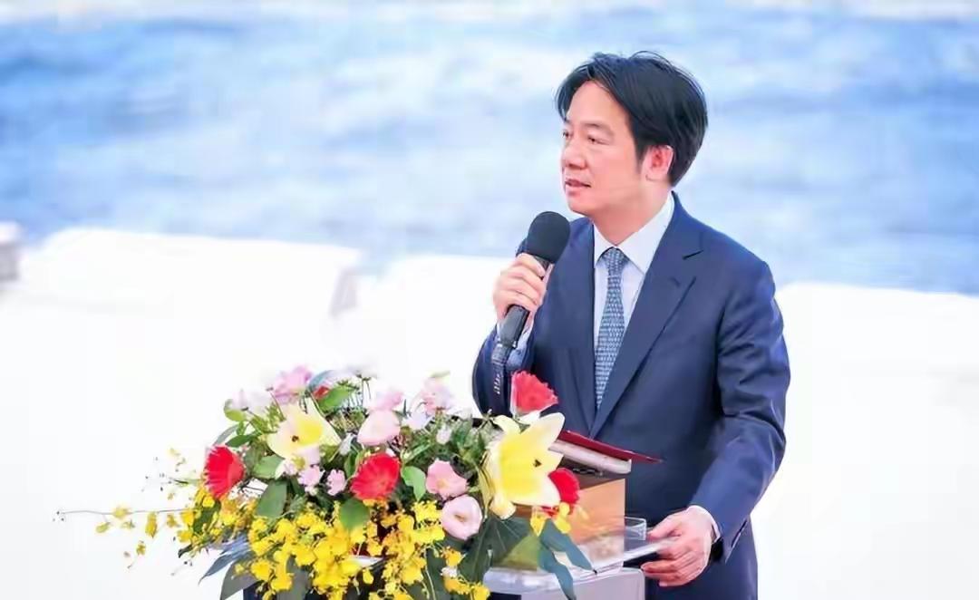 台独分子赖清德的末日快要到来了。在岛内骂声不断，甚至要斩掉他的狗头。大陆解放军围