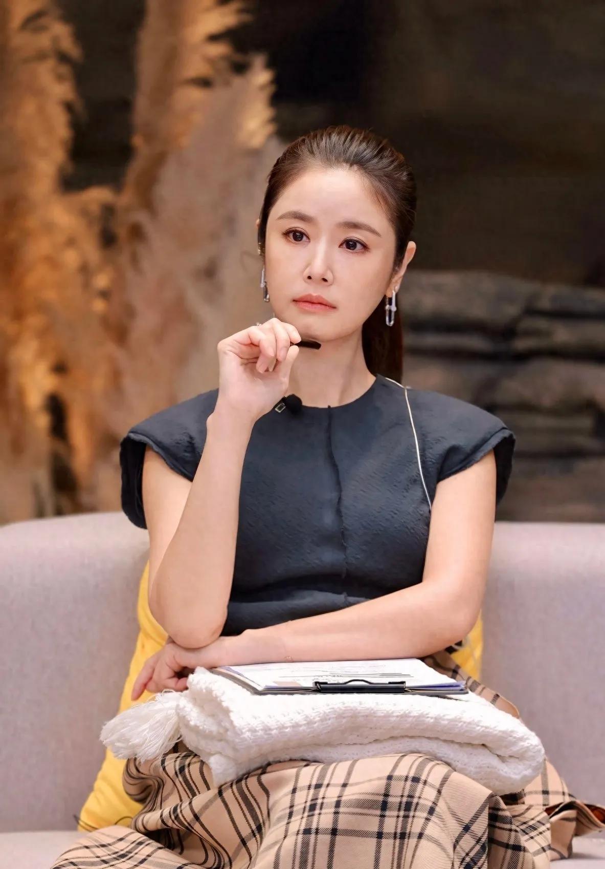 救命！林心如这状态我真的看傻了！😱
以前觉得她是甜妹，现在直接美成了知性大女主