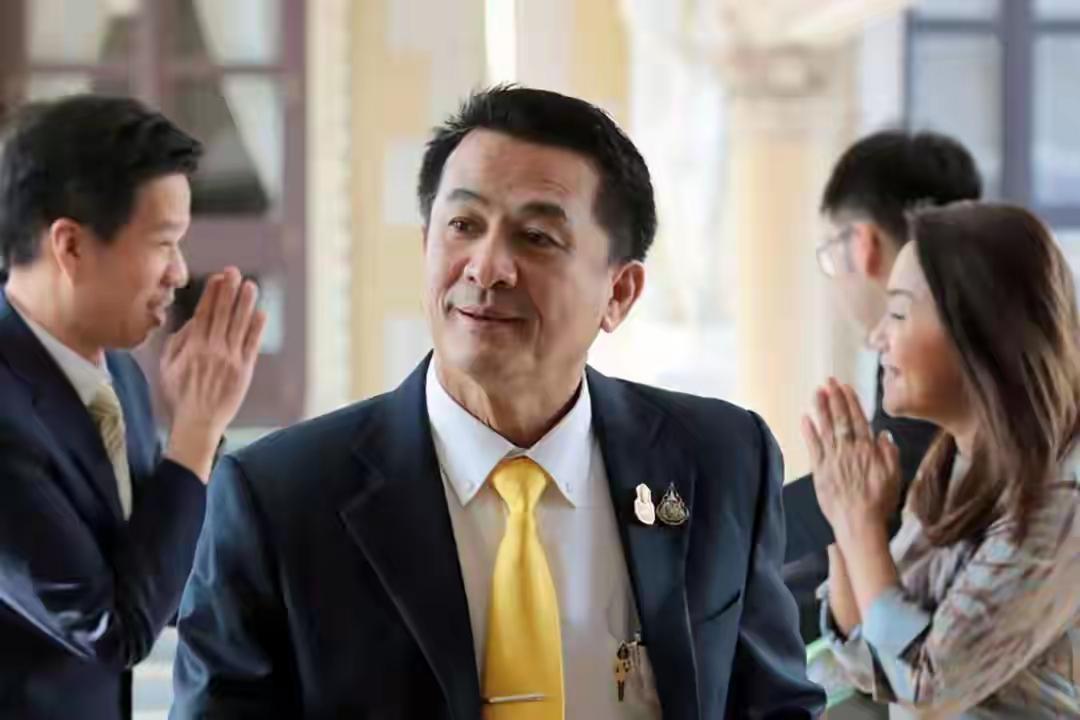 泰国政坛地震！总理被曝解散议会逃审查，反对党怒斥“权力阴谋”