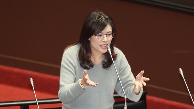 为何惧怕讲真话？民进党双标表演，彻底被一句实话戳穿
 
郑丽文直言台湾地区框架为