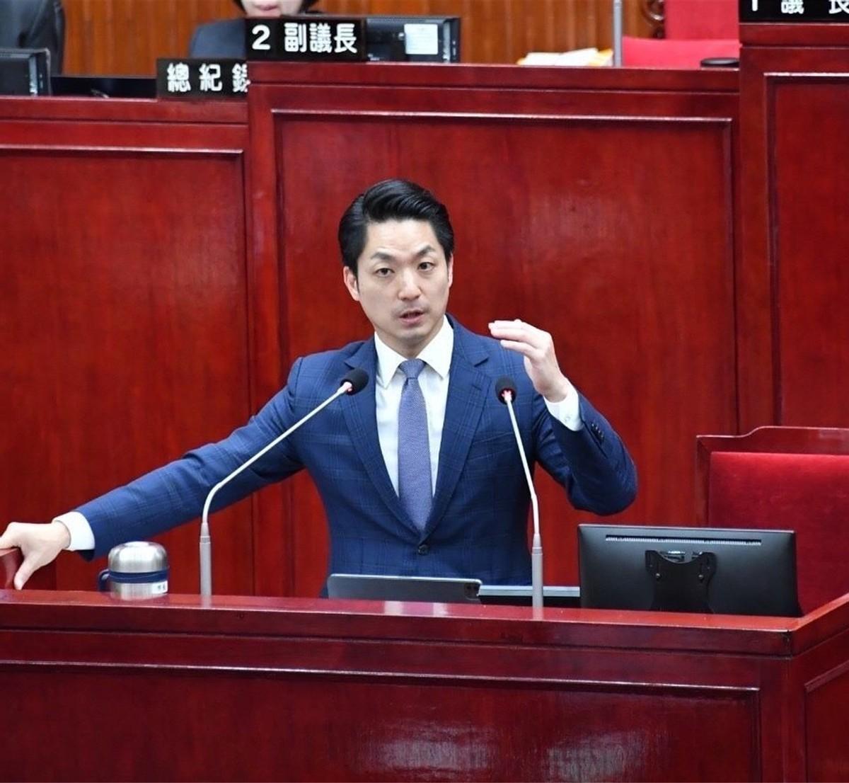记者曾问蒋万安：你是台湾人还是中国人？蒋万安的回答出乎预料。他说：我是台湾人，是
