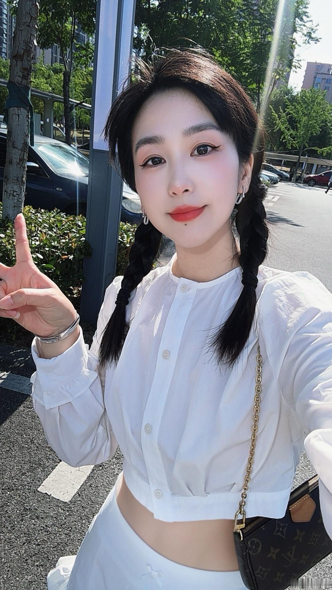 出去niang一圈，今儿有果果聚餐
