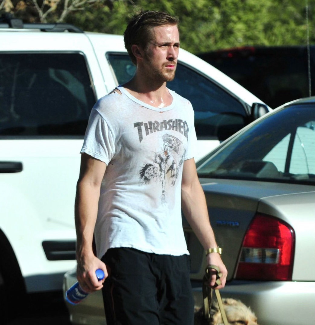 高司令 这破洞T是自带小心机吗？ 