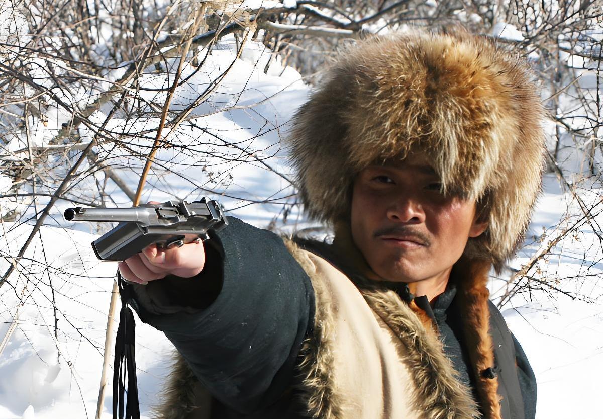 任帅在电视剧《闯关东》（2008年）中饰演饰演震三江

他在剧中将这位江湖汉子的