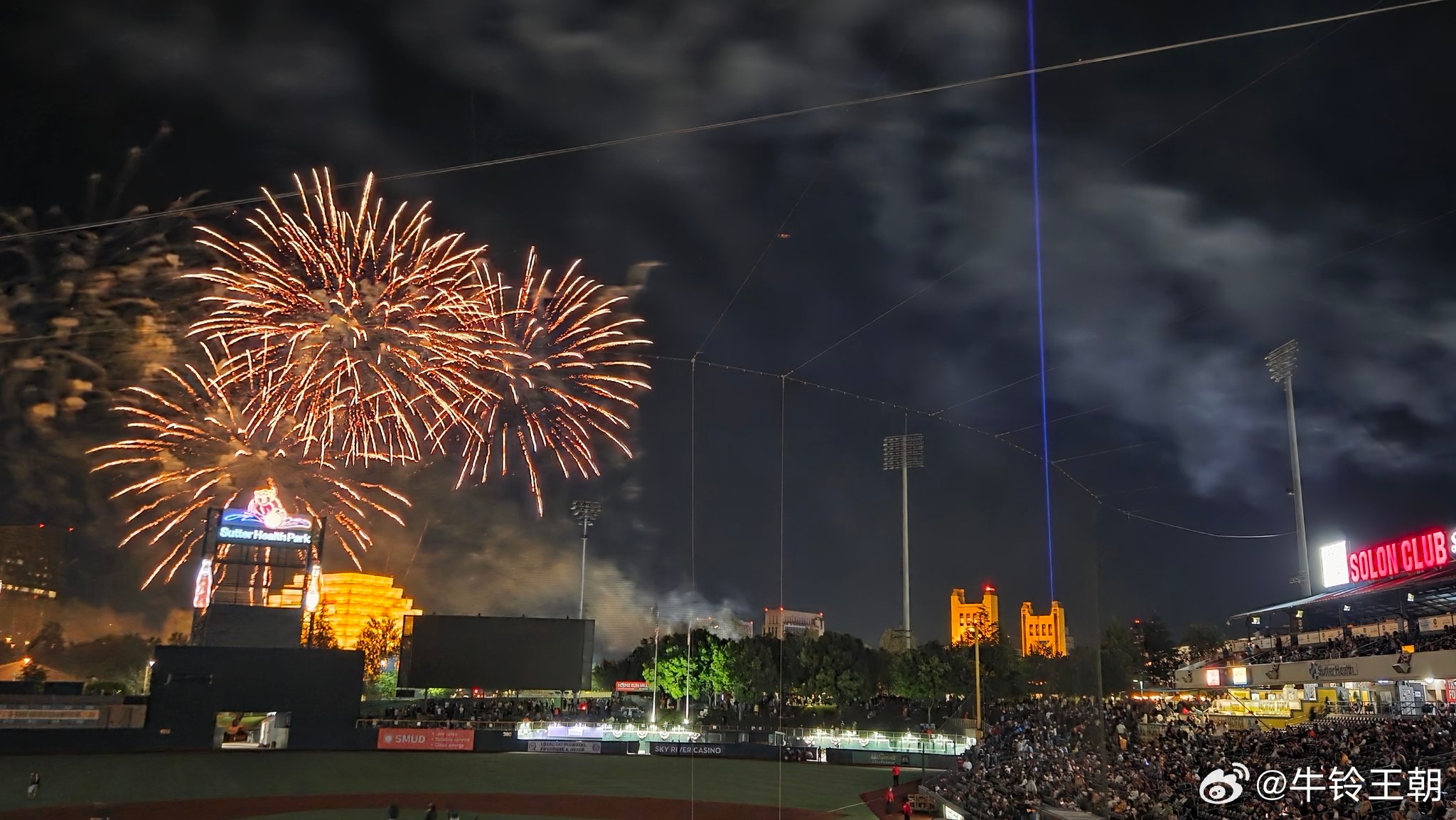 国王主场17分逆转鹈鹕，运动家MLB新赛季主场首秀战胜太空人，斯托克顿国王季后赛