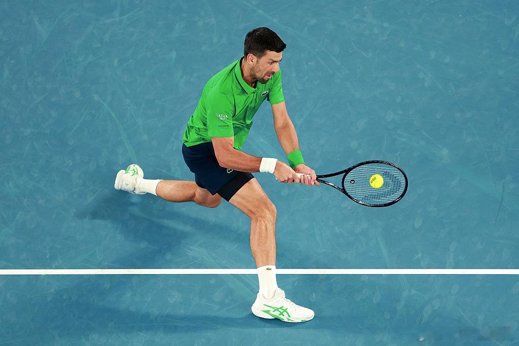 德约科维奇2-0领先澳网2026 男单首轮，德约科维奇以6-2赢下第二盘，大比分