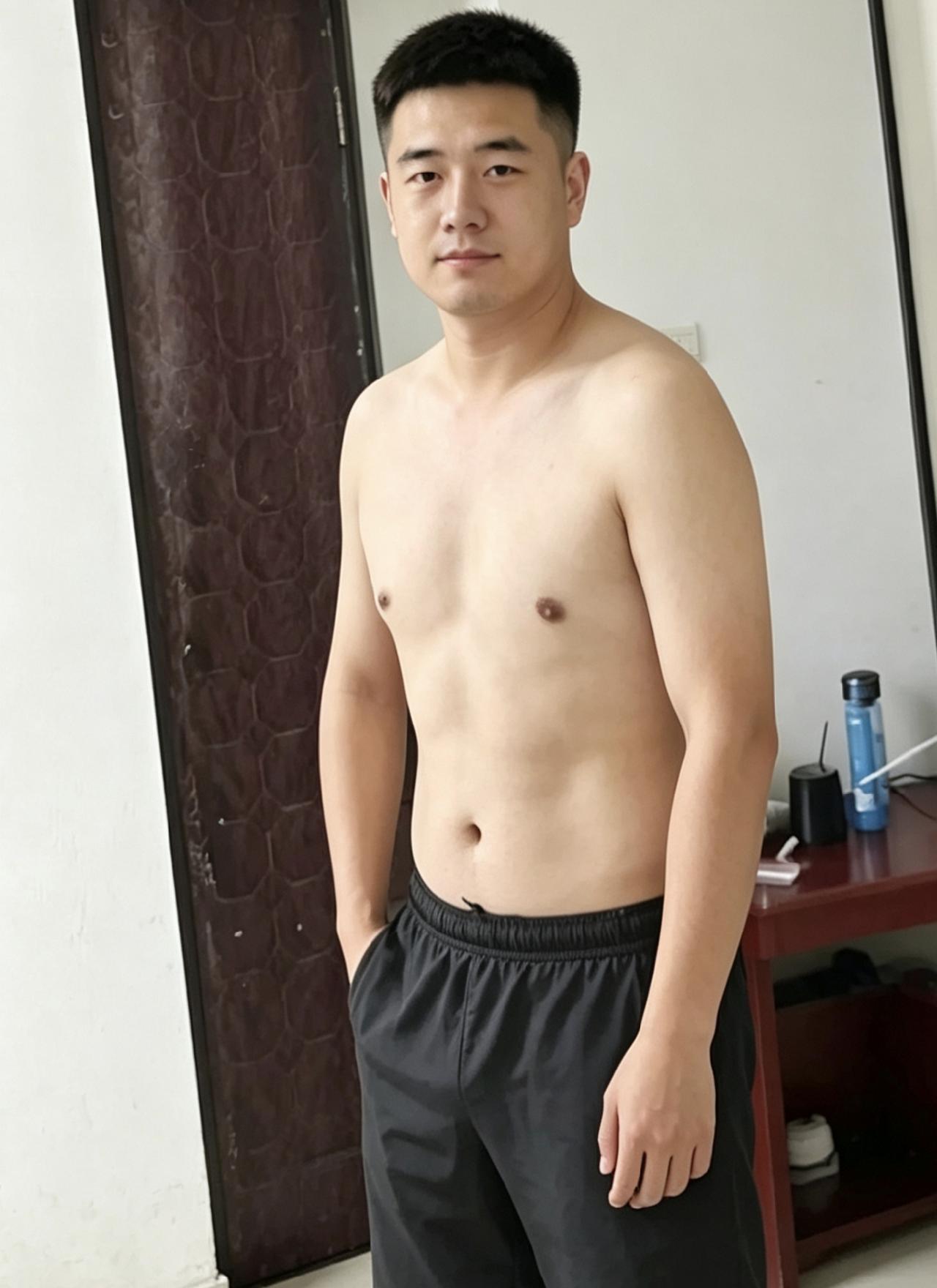 我对自己的身材还是比较满意的。74年的虎，身高170，体重140，今年52岁，保
