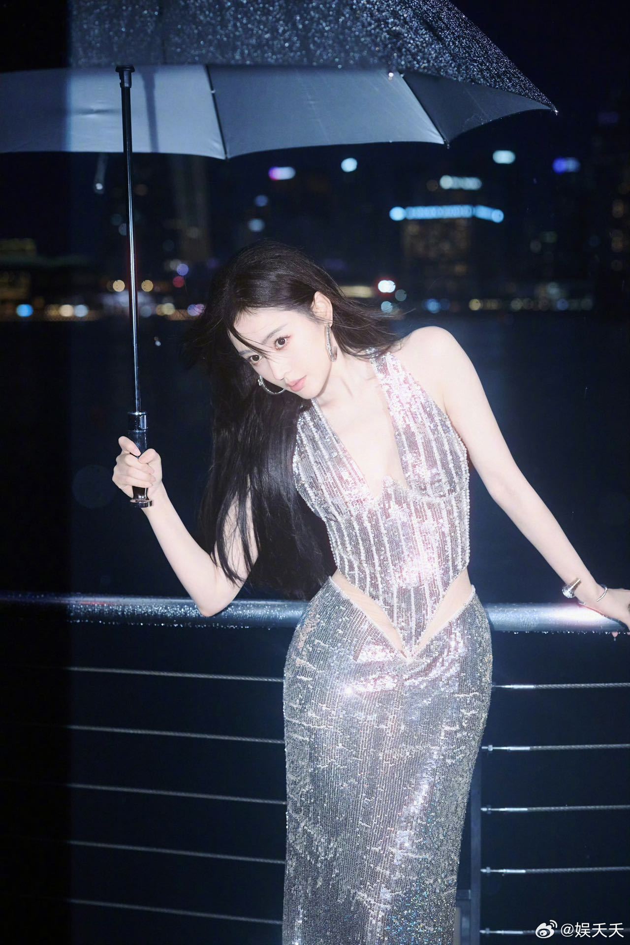 张天爱森中有林定档海报 电影《森中有林》5月1日上映！张天爱突破自我，首次出演盲