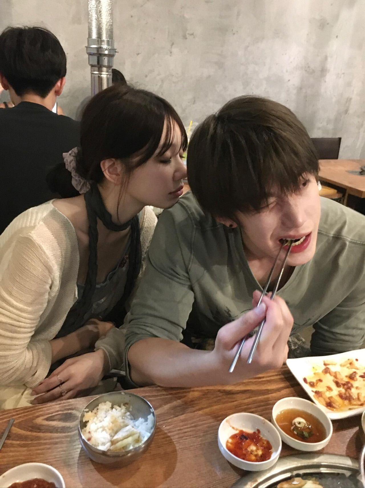 徐梦洁任世豪情侣感营业 徐梦洁任世豪新出的一组照片也太好看了，情侣拍照姿势一个比