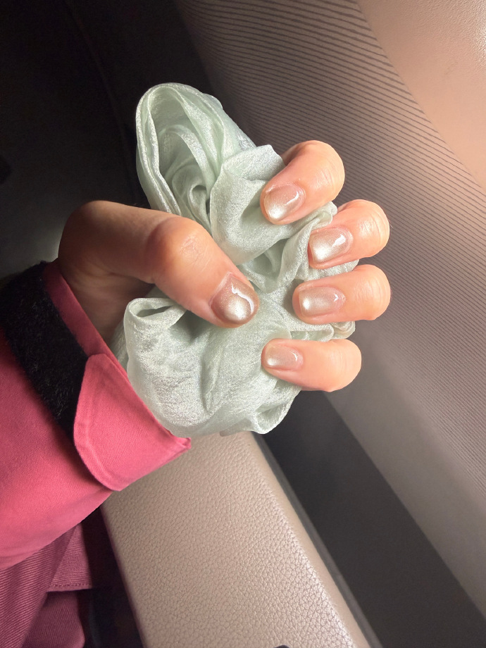 管乐加黄灿灿微信秀美甲 哈哈哈哈好姐妹在心中 发现自己比闺蜜占到了便宜就这样可劲