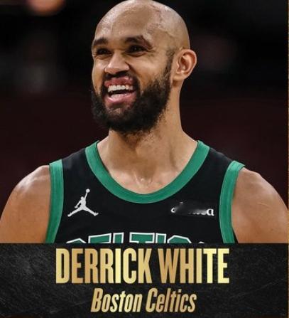 今日NBA官方宣布，凯尔特人后卫德里克·怀特获得本赛季的乔·杜马斯杯体育道德风尚