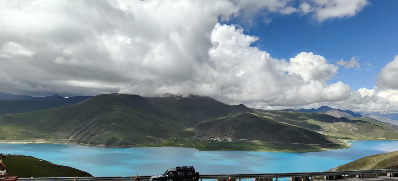 九点从拉萨启程，踏上G219的山南秘境之路。
先走雅叶高速抵达曲水，转G318再