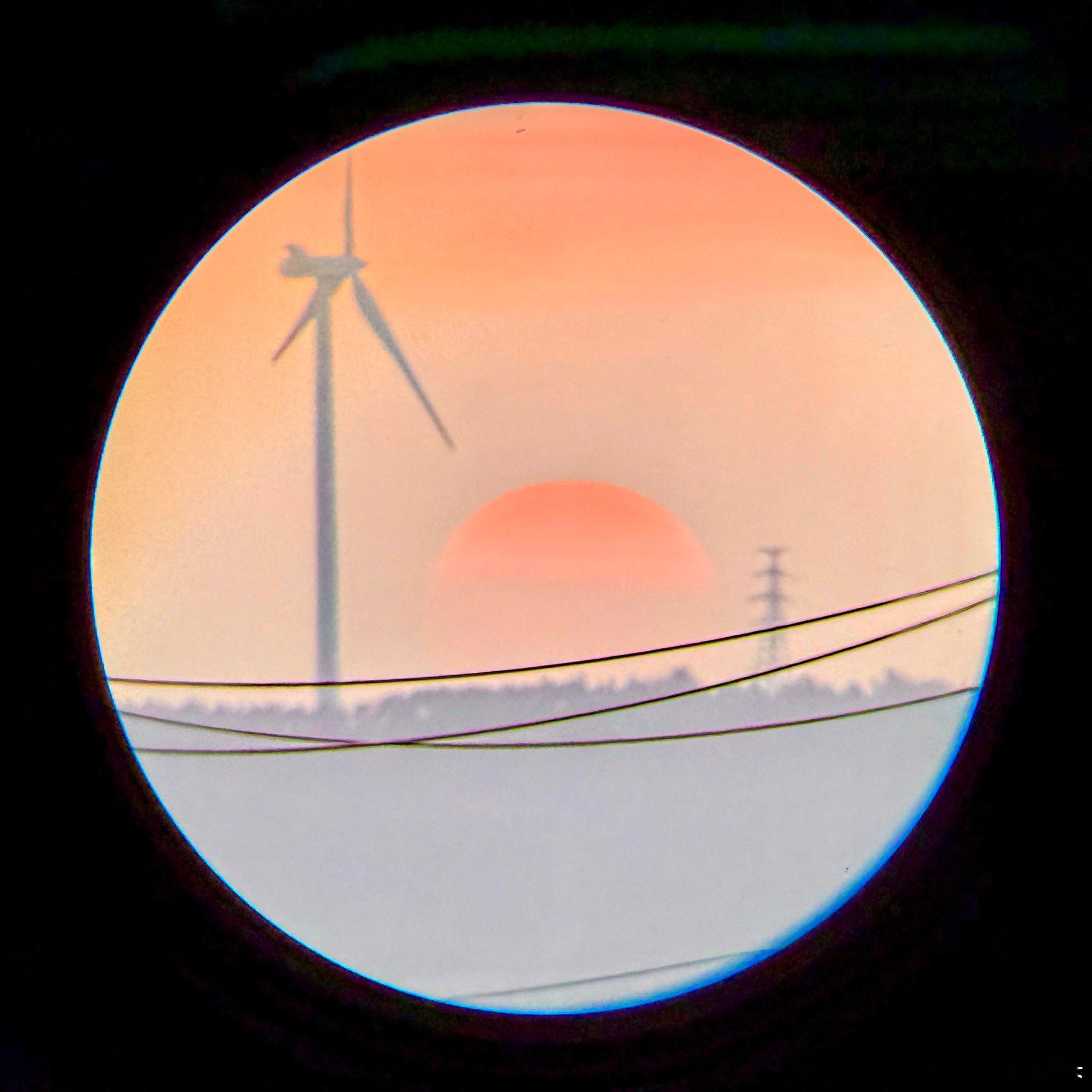 拿望远镜看了一场日落，太美了（虽然拍得破破的） 