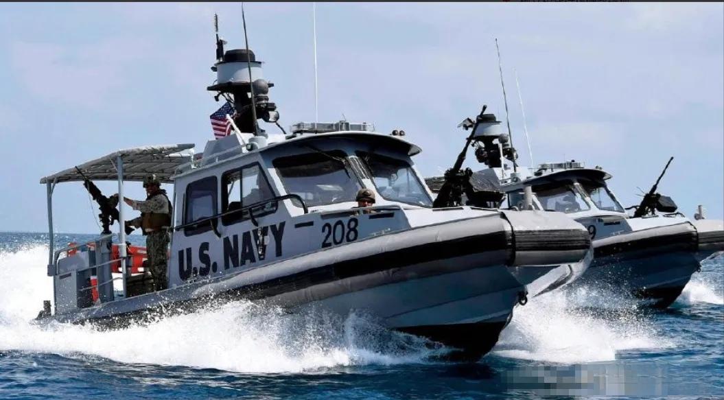 美国佛罗里达注册的那艘快艇，硬闯古巴领海这事，细节比刚爆出来的时候更刺激。

动