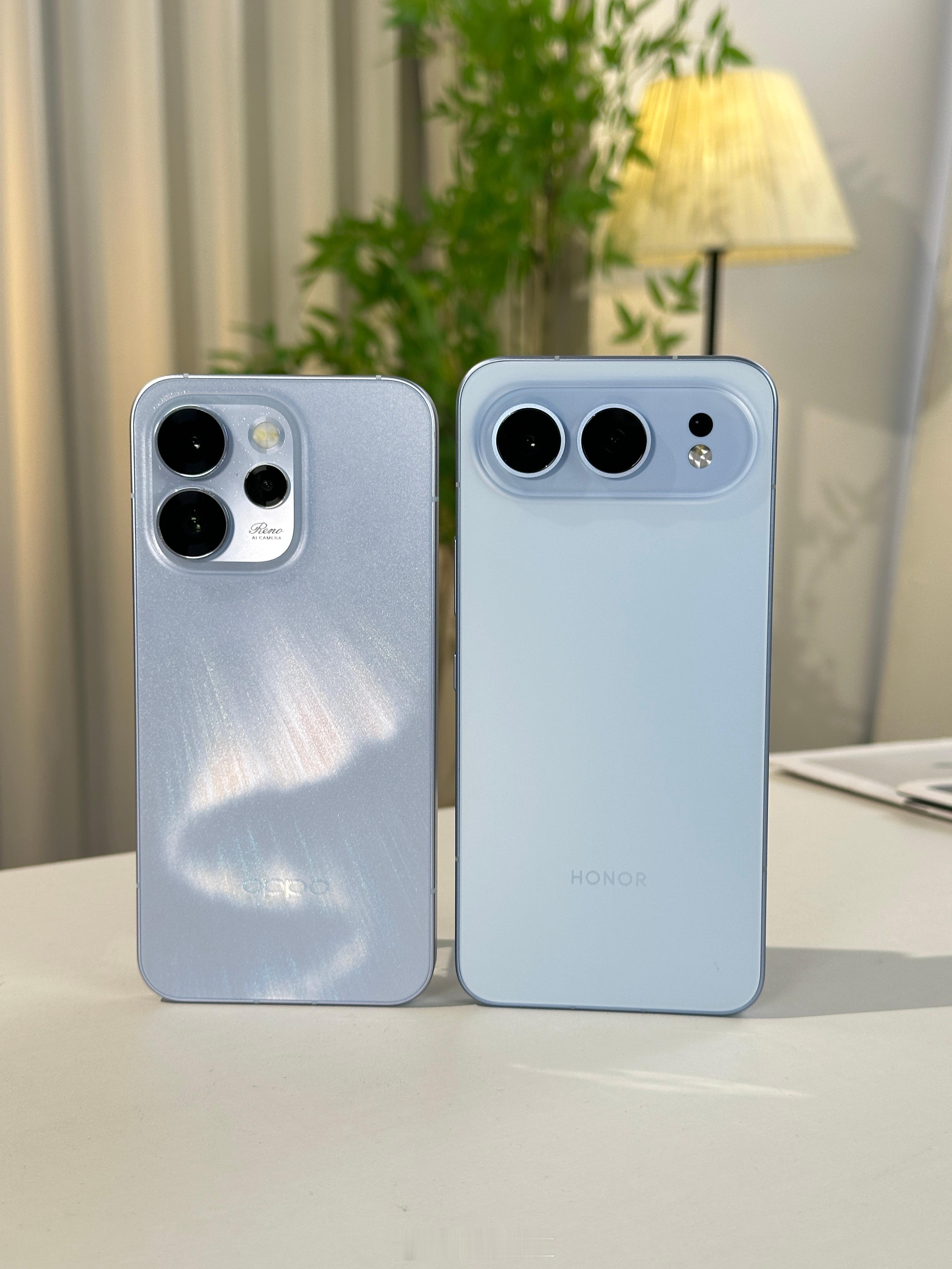 荣耀500和OPPO Reno15都出了蓝色大家觉得哪台外观更好看？