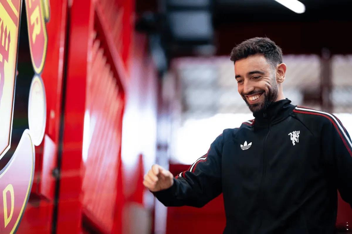 《曼彻斯特晚报》记者史蒂文-雷尔斯顿在专栏中回答了关于曼联方面的多个问题和情况。