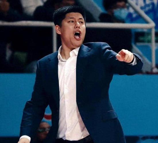 就说这俩队上听了戏还没完呢吧，火起来了且消不了呢。潘江被夺权，李慕豪吃T。看谁更