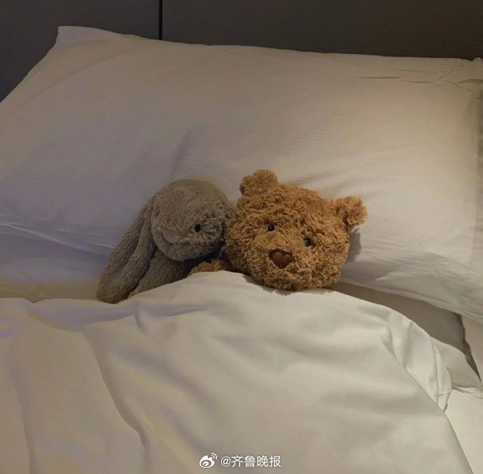 每件发生在你身上的事，无论美丑，都是礼物[给你小心心]#晚安# ​​​