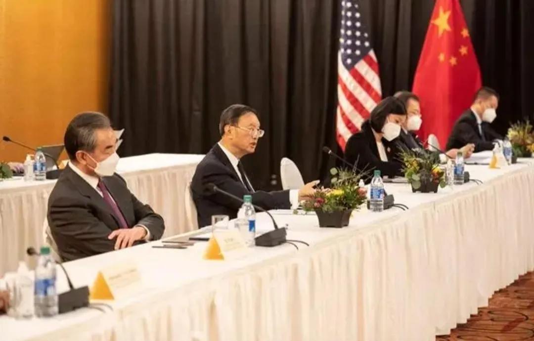 又在玩凭空造牌的伎俩？
       2月20日，白宫正式宣布，特朗普将于3月3