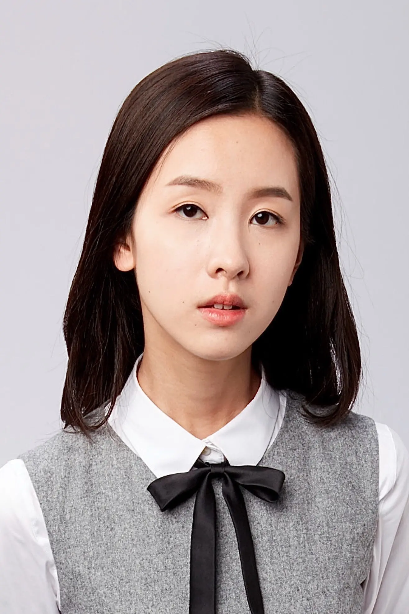 陈都灵。
