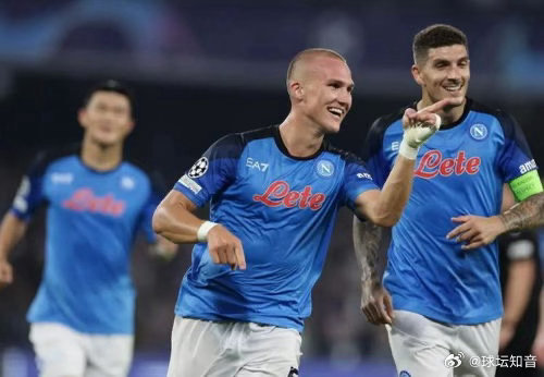 012 意甲 那不勒斯VSAC米兰足球        那不勒斯最近联赛已经强势拿