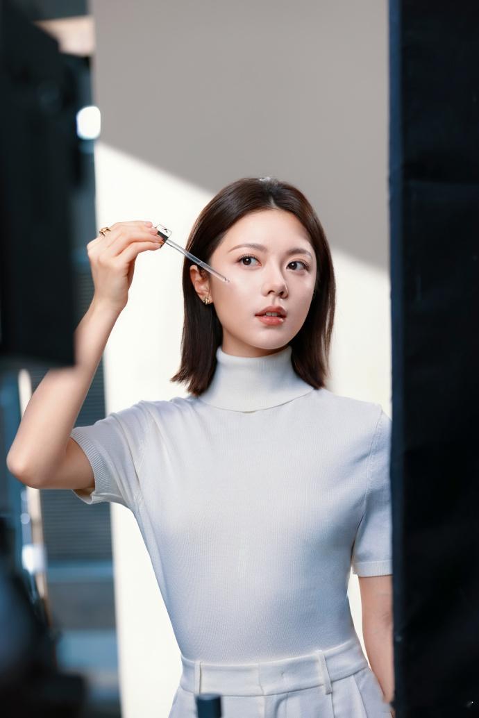 赵今麦好干练的造型好干练的赵今麦 今天这组图我直接存满相册，太心动了