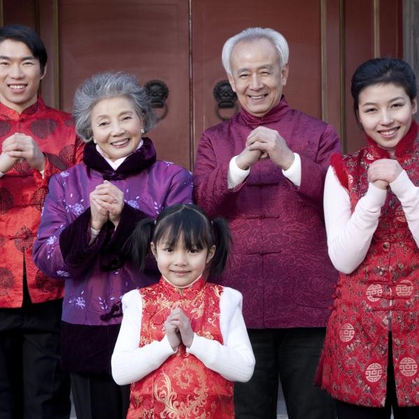 今天是辞旧迎新除夕夜，我与各位条友携手并肩奋头条平台辛勤耕耘三百六十五个日夜，在