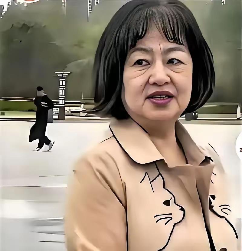 你敢相信她是曾经那位长相甜美漂亮，温柔和蔼，脸上总是带着一丝笑容，中央台少儿节目