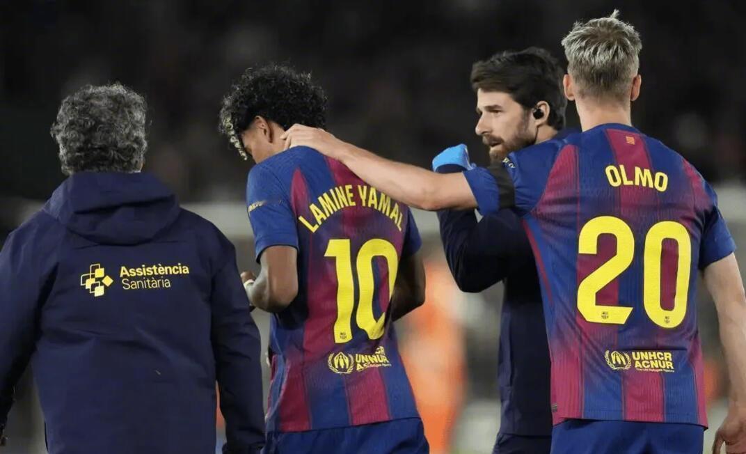 据《每日体育报》报道，亚马尔在对阵塞尔塔的比赛中受伤，经检查确认为左腿腘绳肌受伤