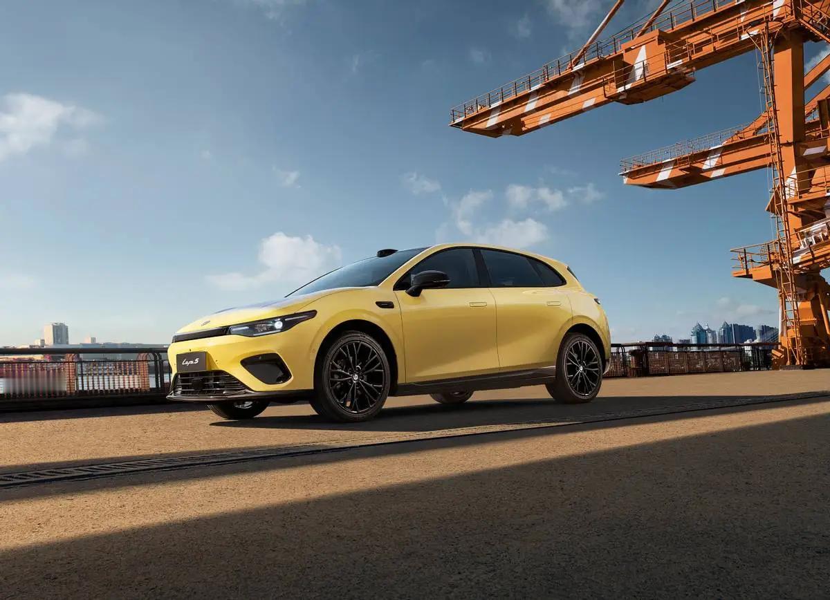 年轻人的第一台轿跑怎么选？零跑4月全系大促给你答案
 
现在的年轻人买车，不仅要