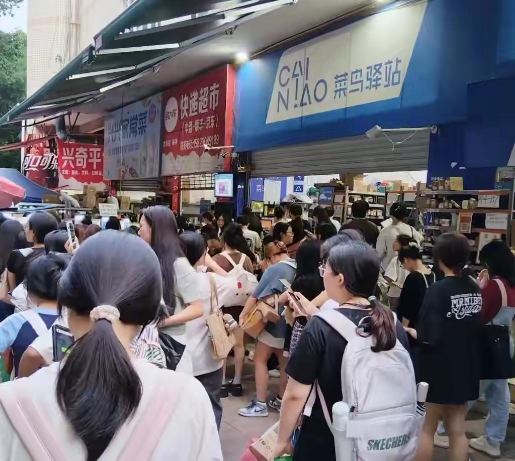 快递驿站困局：一半在亏损，谁还在接手？

曾被宣传为“社区印钞机”的快递驿站，正