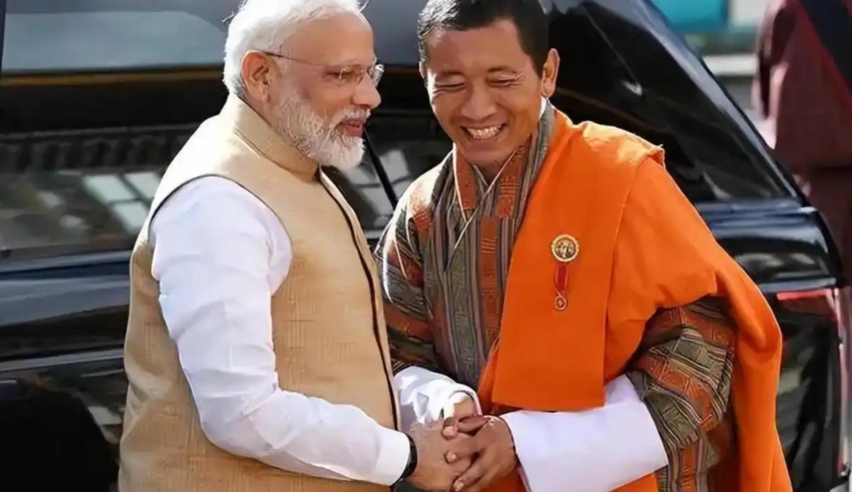 1975年，印度不顾全世界的反对，强行吞并了喜马拉雅山脉中的小国锡金，这个只有7