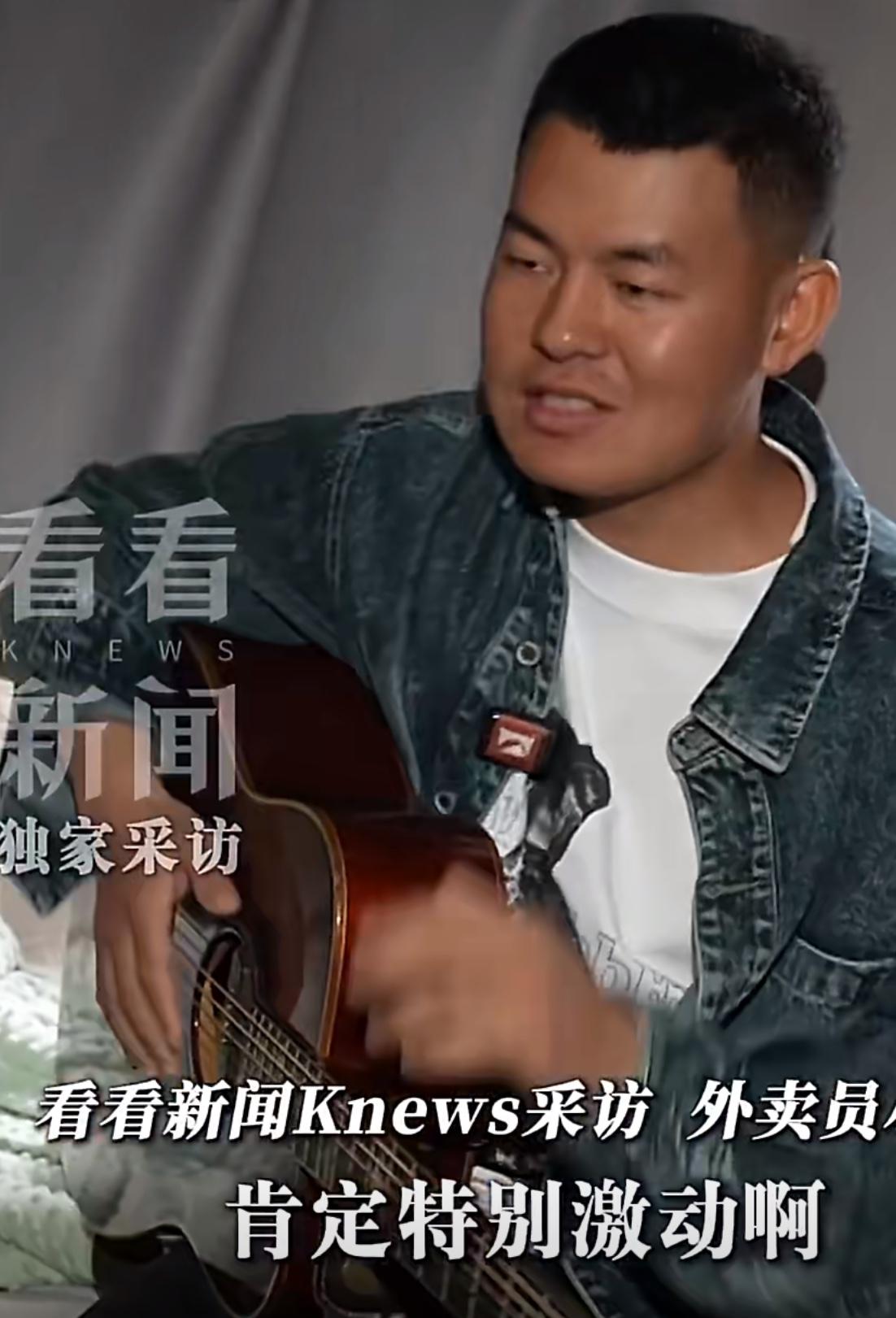 外卖小哥看生哥演唱会前理发买新衣。
真的很温暖的一幕。
因为唱了偶像的歌被偶像邀