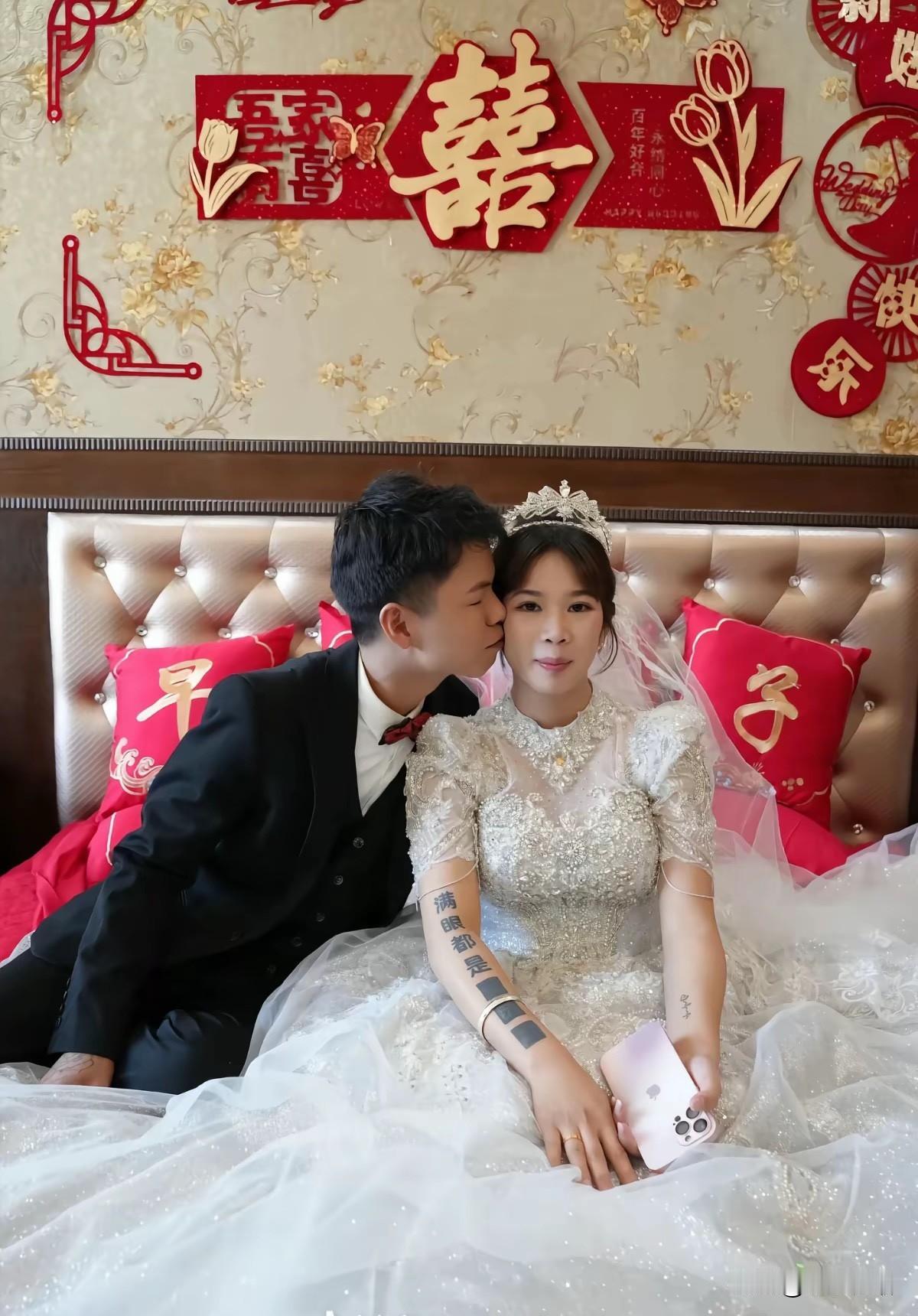 新娘的满眼都是黑色方块，新郎你在她心中没有位置啊！