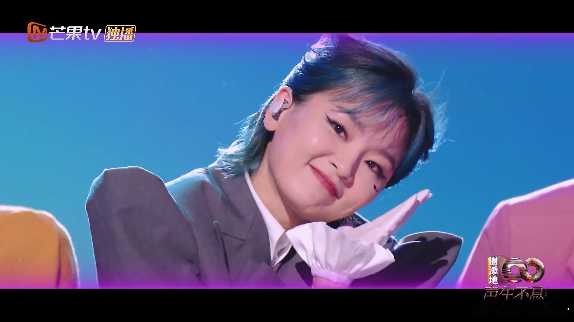 周笔畅特伦斯梦游仙境怪诞美学 她的音乐总能给人带来惊喜与感动，这次周笔畅的歌声又