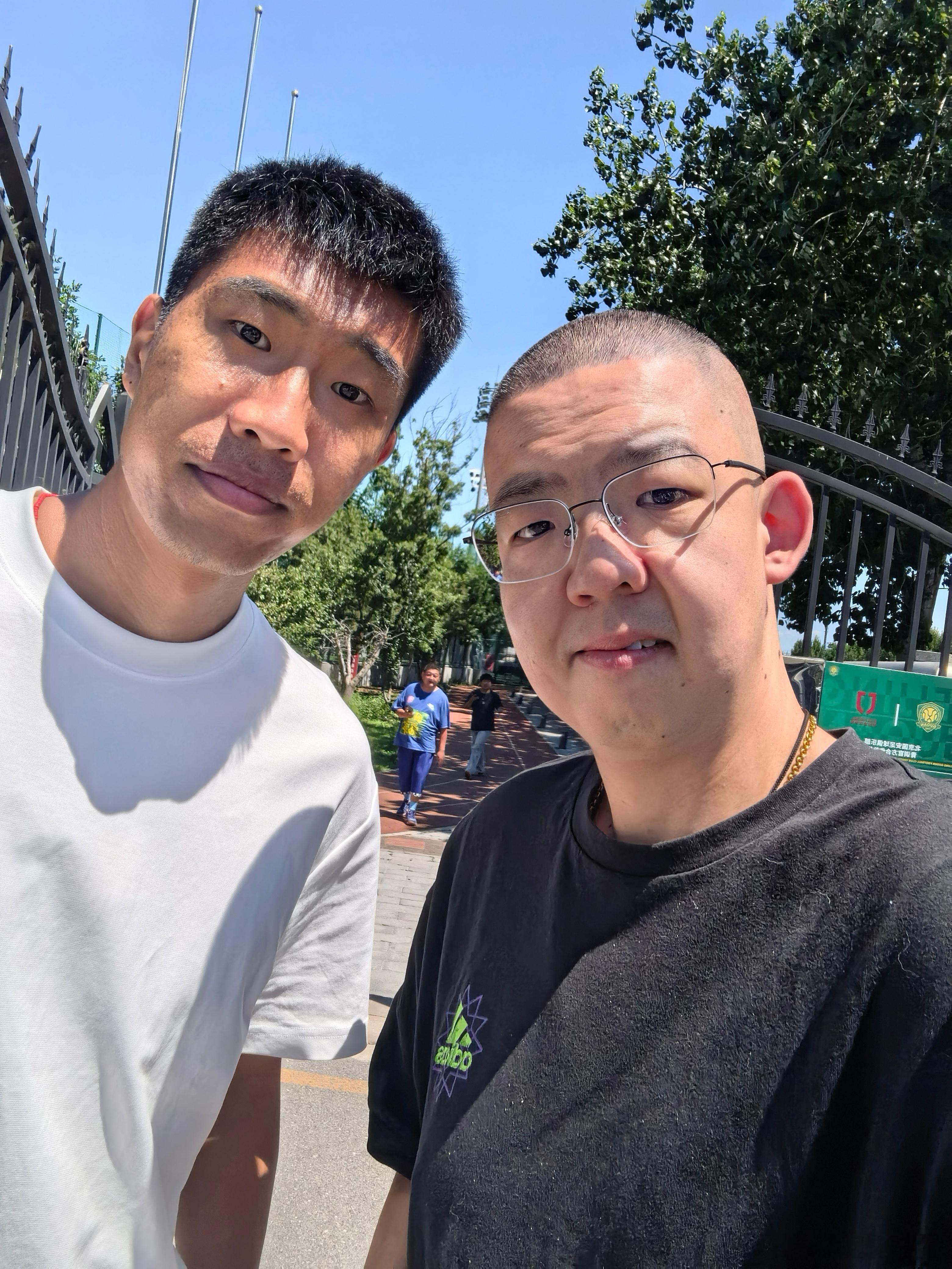 、蒙哥马利、侯森、柏杨！👍😬💚足球的魅力国安球员合影同城热门 北京·聚加球