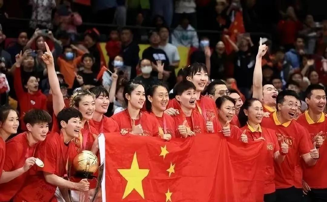 女篮最伟大5名球员：李梦韩旭竟全部落选，王思雨仅排第五名。近四十年来女篮最佳阵营