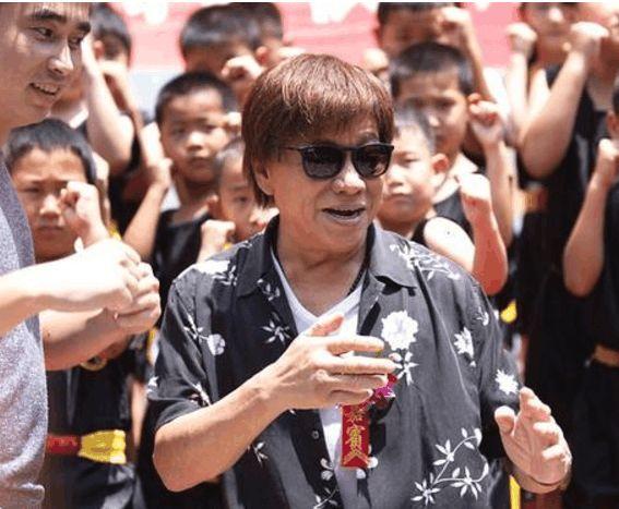 梁小龙生前最后一次参加武术比赛。
梁小龙可是个传奇人物，他是香港演艺圈“四小龙”