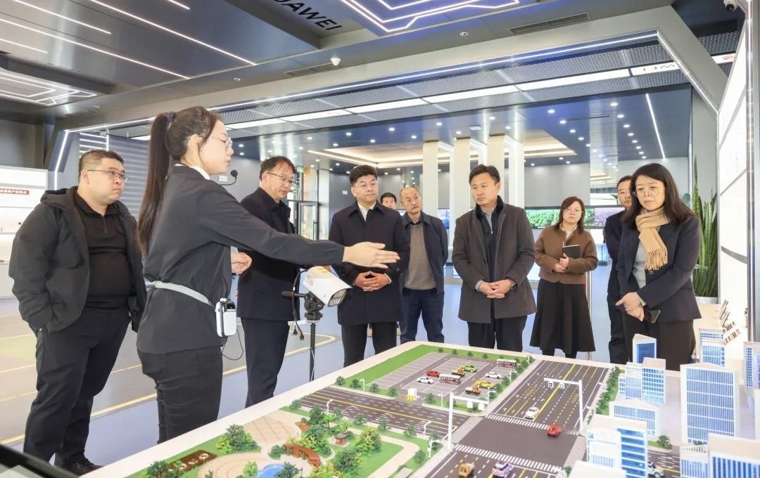 中国南水北调集团中线有限公司来我校调研交流，配套建设校内实践教学中心和实验室，搭