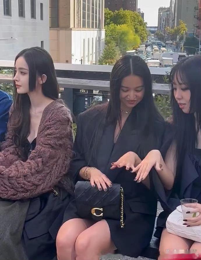 脸的大小在绝对的美貌面前不值一提，被虐的好惨 