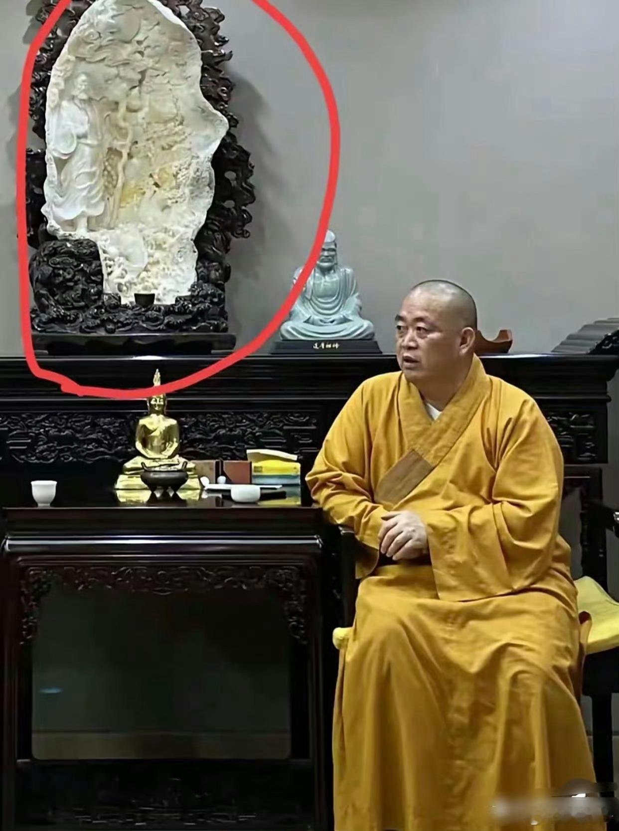 释永信后面的这个摆件是什么？ ​​​