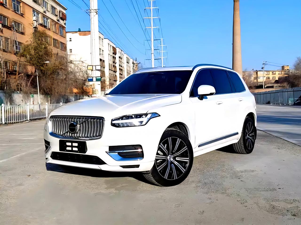 给大家提供一个沃尔沃xc90老改新的一个改装方案，这个方案就是把整个的前唇换掉，