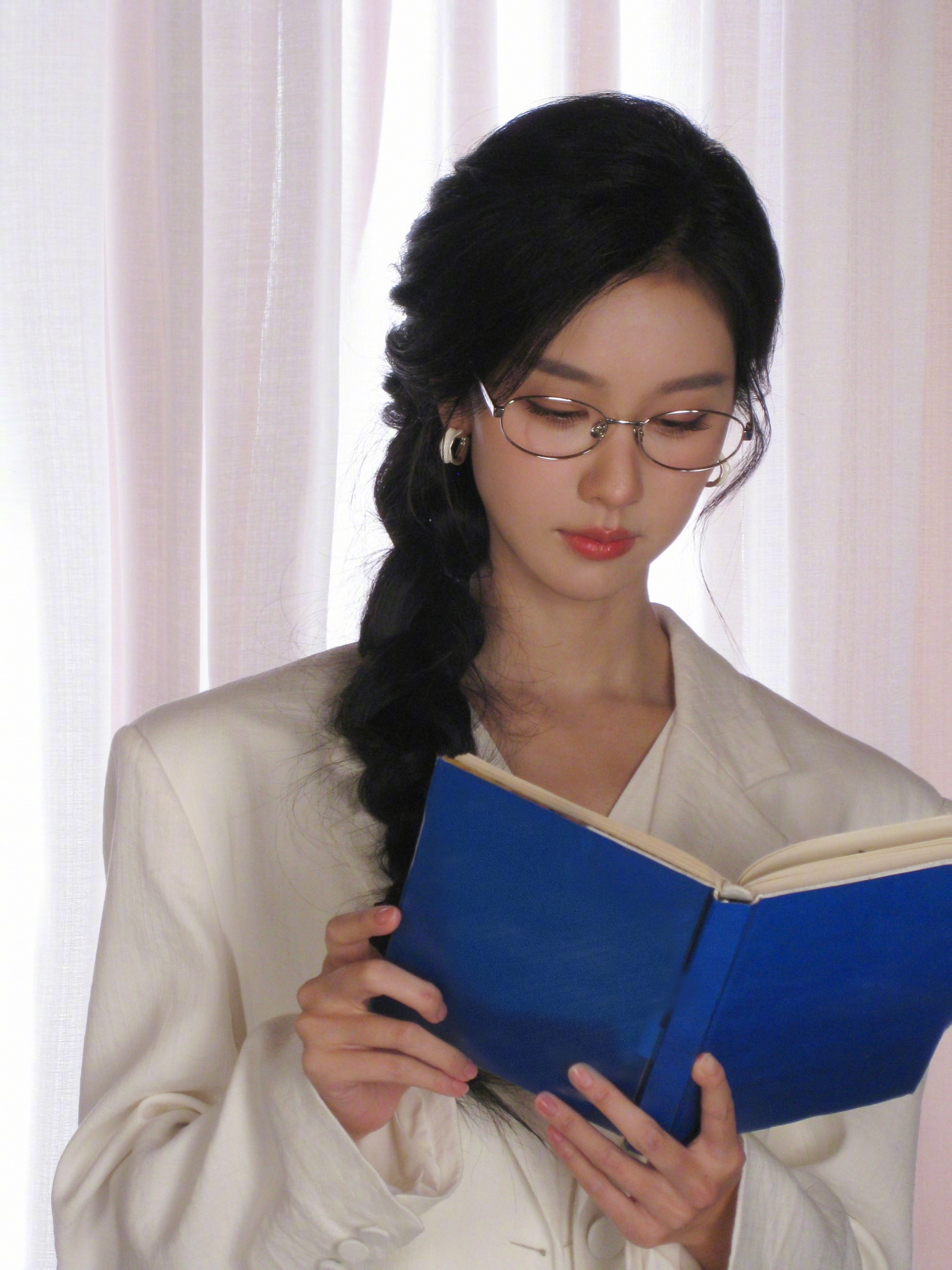 眼镜代言能不能速速吻上这个陈都灵